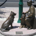 estatuas de decoración de jardín de cobre escultura de bronce de tamaño natural de dama y perro